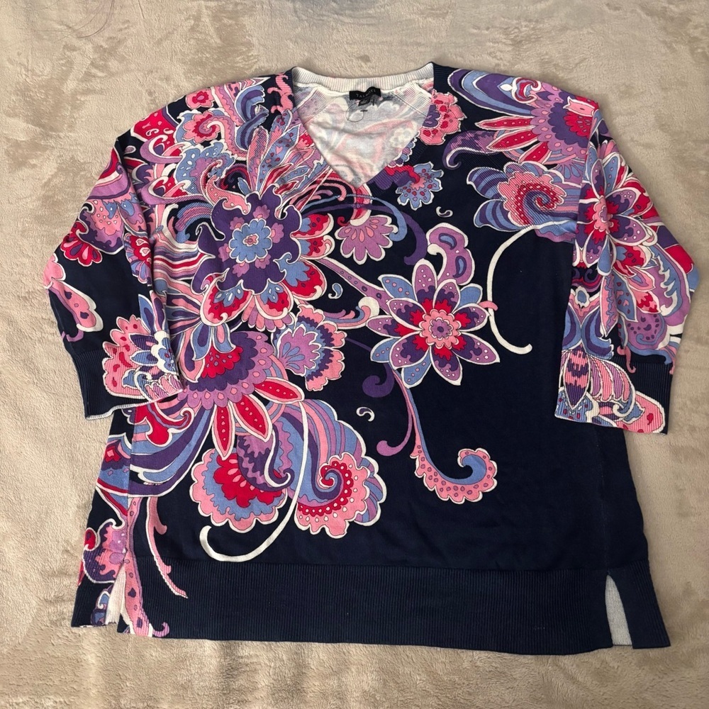 Talbots floral patterned, 3/4 sleeve knit top with a v-neckline and side slits.